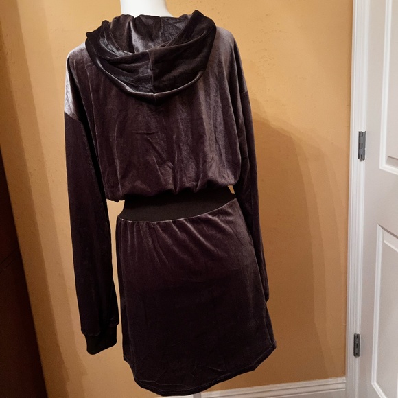 Dress - Picture 2 of 4